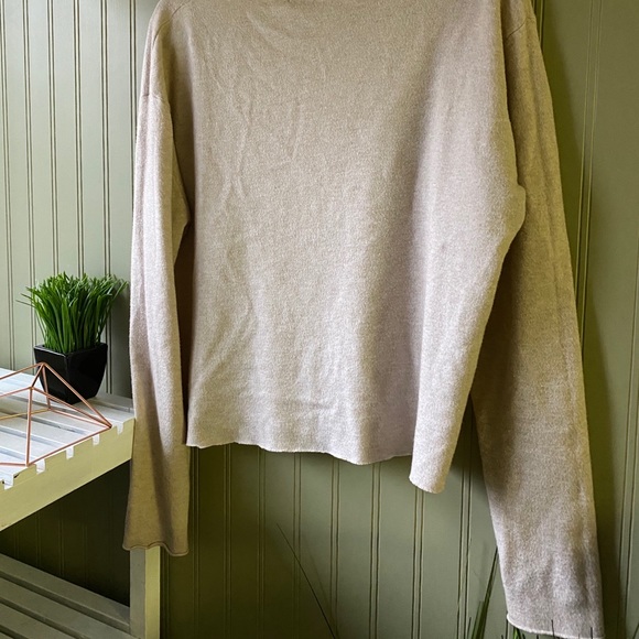 🌿SOLD🌿 Listicle oatmeal crop sweater - Picture 2 of 3